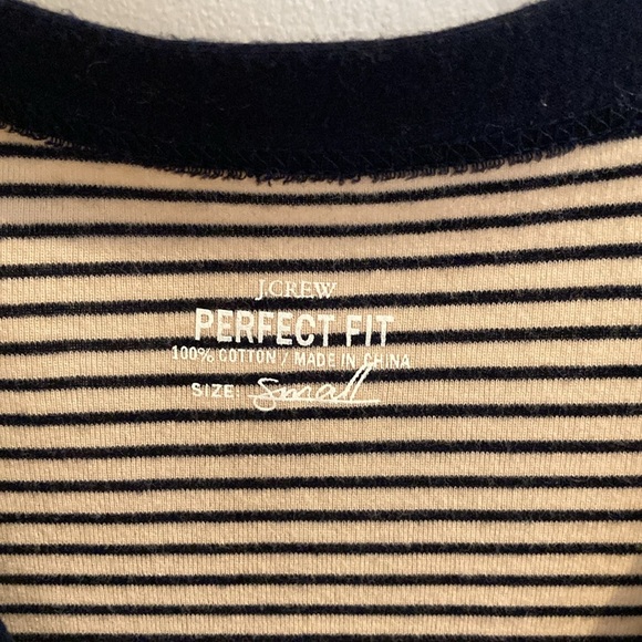 2/$30 💙 J Crew perfect fit cardigan 💙 small 💙 navy cream stripes - Picture 3 of 7